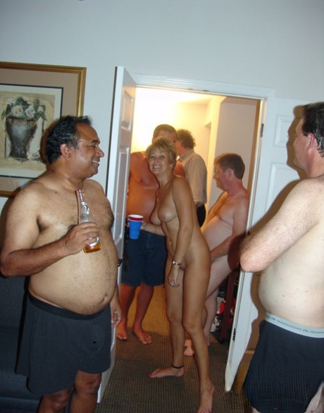 Real Tampa Swingers Porn Pics & Nude Women Photos - TeacherPics.com