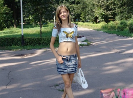 Skirt Outdoor Teen - Short Skirt Outdoor Porn & Nude Pics - TeacherPics.com